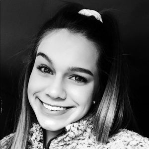 Meet your Posher, Adriana